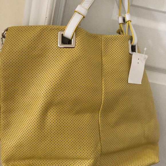 A mustard hand bag it’s genuine leather never never been used - Picture 1 of 2